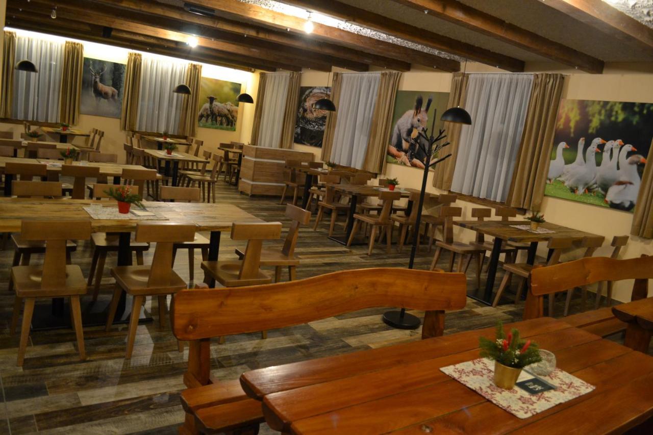 Tri Kopy*** - Penzion, Restauracia A Pizza Smrecany ภายนอก รูปภาพ